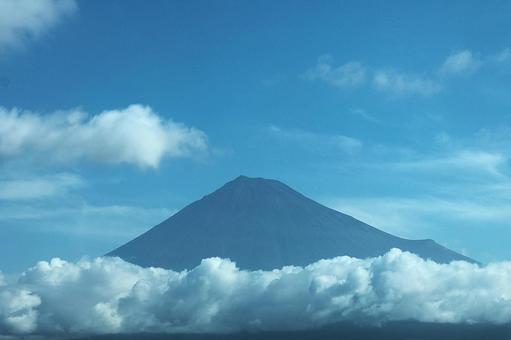 7月下旬の新幹線からの夏の富士山 7月下旬の新幹線からの夏の富士山の写真