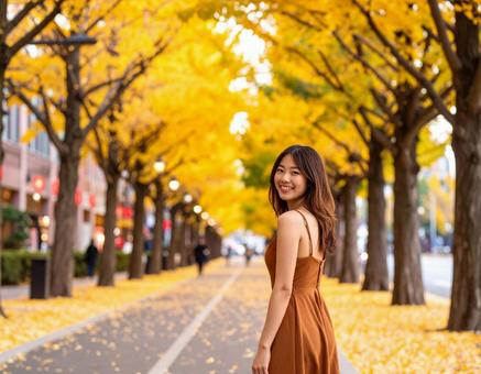 ストリートスナップ・イチョウ並木の彼女 ストリートスナップ・イチョウ並木の彼女の写真
