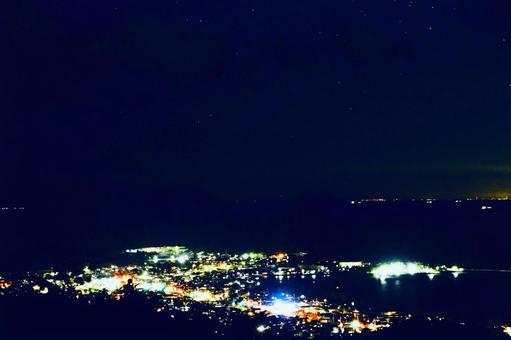 展望台からの海岸の街並み夜景 展望台からの海岸の街並み夜景の写真