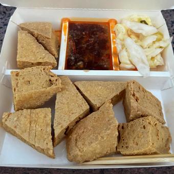 台湾屋台の臭豆腐（テイクアウト） 臭豆腐,台湾グルメ,台湾料理の写真素材