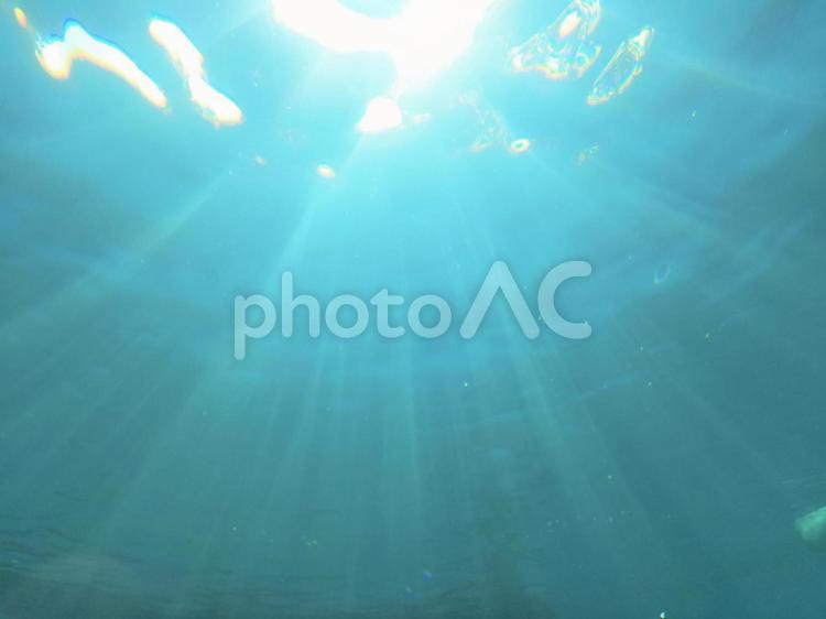 夏の沖縄・青い海の背景／キラキラした壁紙 空,背景,夏の写真素材