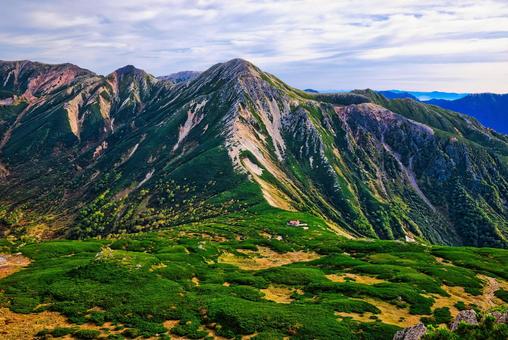 北アルプスの鷲羽岳と三俣山荘 北アルプス,鷲羽岳,三俣山荘の写真素材