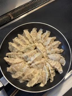 餃子 餃子 餃子,ギョーザ,手作りの写真素材
