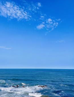 春から夏へ 春から夏へ 海,波,水平線の写真素材