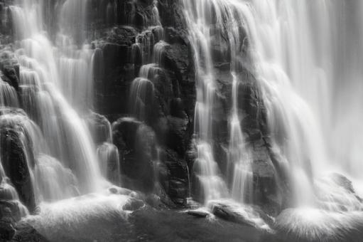 岩をなめる滝の流れ たき,fall,滝の写真素材