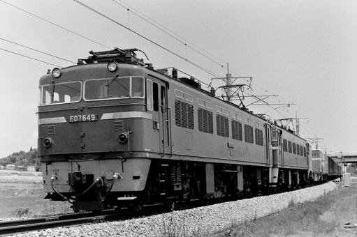 ED76形重連でけん引する貨物列車 ED76形重連でけん引する貨物列車の写真