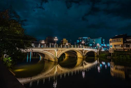 【石川】夜のひがし茶屋街と浅野川 【石川】夜のひがし茶屋街と浅野川の写真