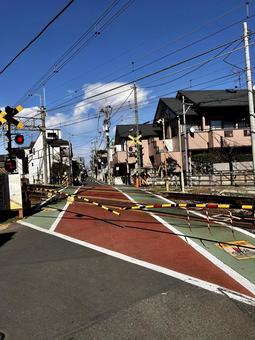 踏切 踏切,街並み,青空の写真素材