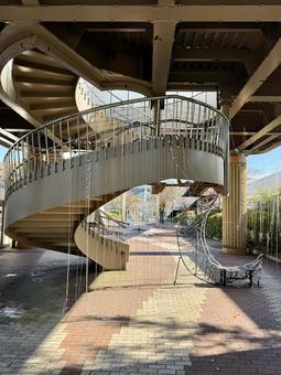 歩道橋の下のイルミネーション　昼間 イルミネーション,コード,眺めの写真素材