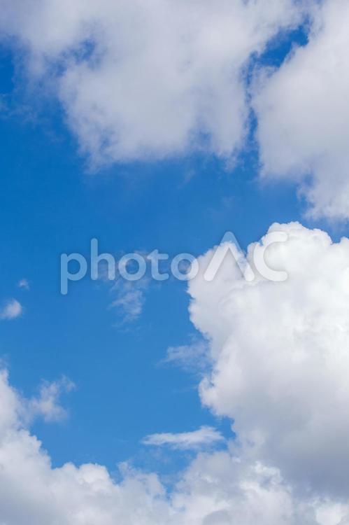 東京の赤坂6丁目から見える夏の雲 住宅街,夏,日本の写真素材