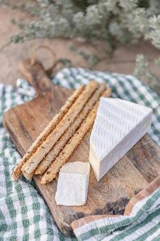 カットされたチーズとグリッシーニ カマンベール,チーズ,カットの写真素材