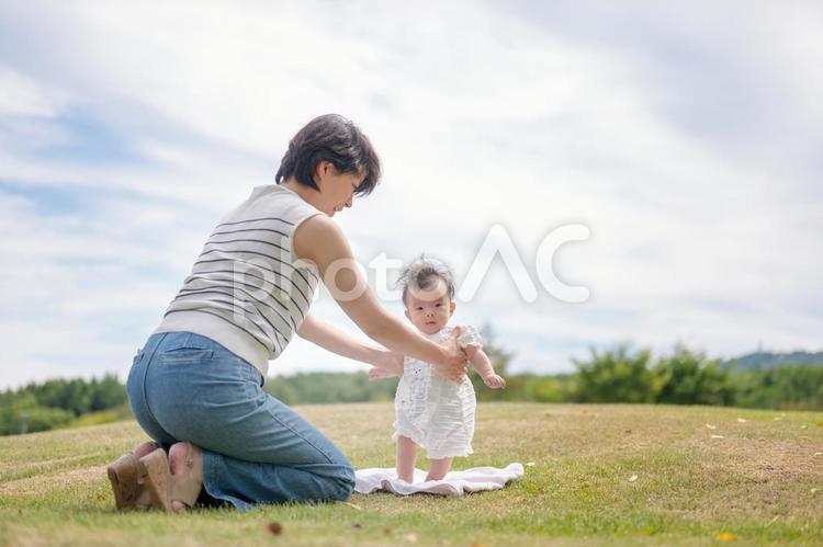 暖かい日の公園(その３６) 赤ちゃん,春,子供の写真素材
