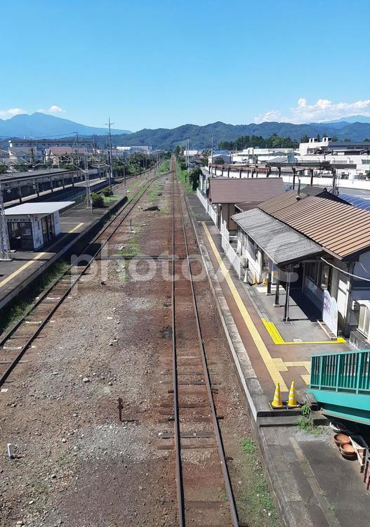 真っ直ぐな線路 相老駅,単線,のどかの写真素材
