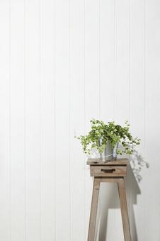 花台　スツール　白木　白壁 花台,スツール,テーブルの写真素材