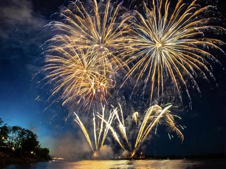 夏の打ち上げ花火・海 夏の打ち上げ花火・海の写真