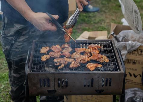 バーベキューの風景 バーベキュー,bbq,仲間の写真素材