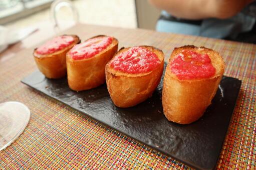 スペイン料理・パンコントマテの写真