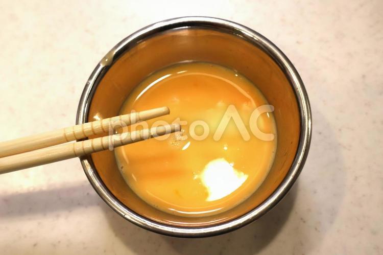 たまごスープに入れる「ときたてのたまご」 たまご,卵,箸の写真素材