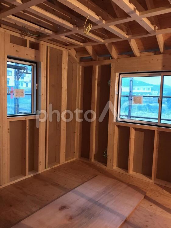 建設途中の家 屋内で,木材,建築の写真素材