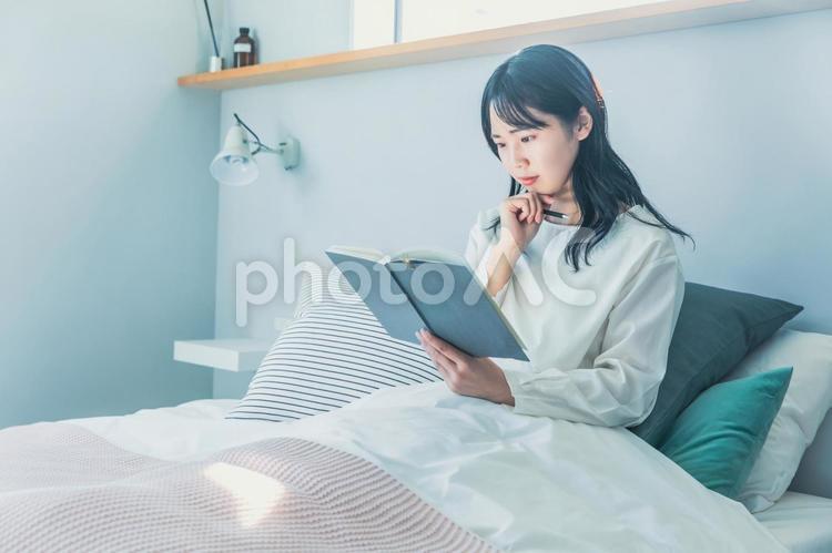 日記を書く女性　Diary 読書,スケジュール,日記の写真素材