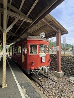 保存展示されている古い電車(モ755) 保存展示されている古い電車(モ755) 電車,古い,路面電車の写真素材