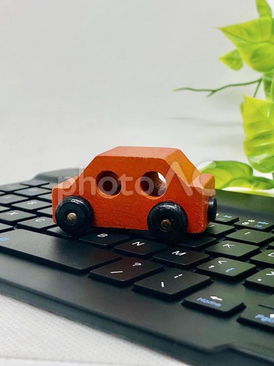 自動車とキーボードと緑 植物,通販,通販型保険の写真素材