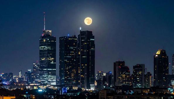 深夜の都会 深夜の都会の写真