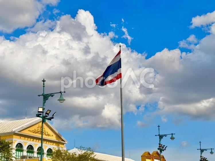 タイ国旗と国防省と夏空 青空,空,夏の写真素材