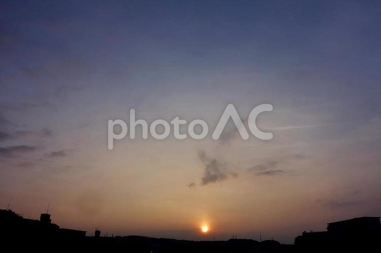 住宅街の夜明け～夏～293 朝日,日の出,早朝の写真素材
