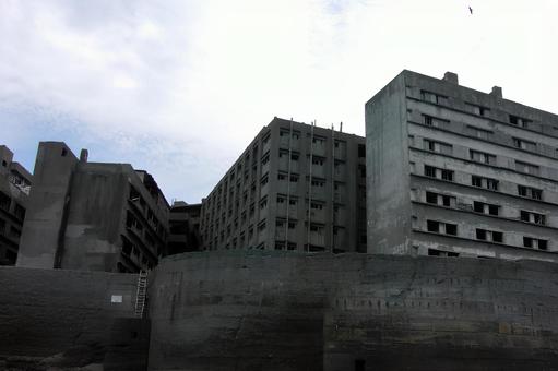 船上から見る軍艦島2 船上から見る軍艦島2の写真