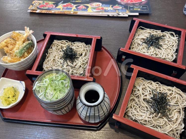 三段そばの御膳 三段そば,天ぷらセット,ざるそばの写真素材