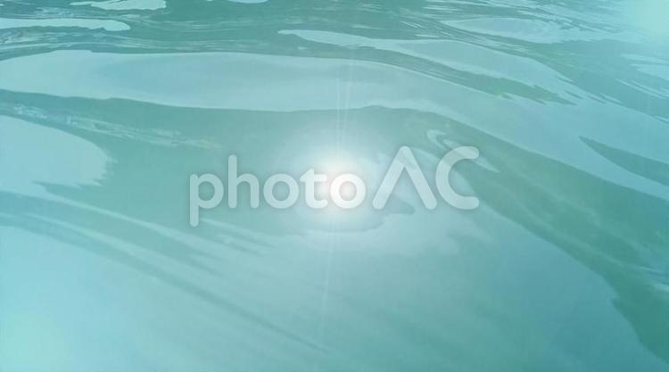 海面の揺らめく波の背景 海,海面,エメラルドグリーンの写真素材