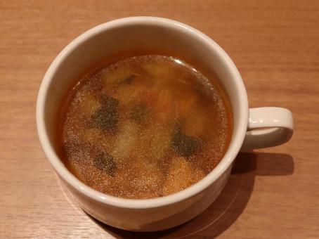 金山 パスタの付け合わせのスープ 金山 パスタの付け合わせのスープの写真