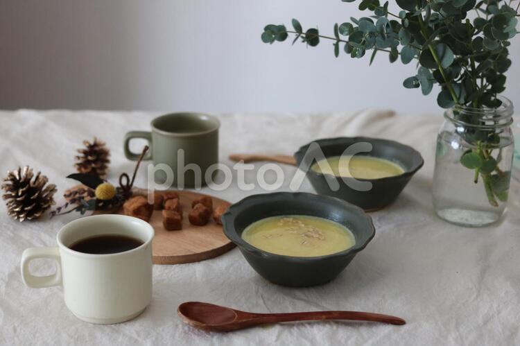 おうちカフェでスープ おしゃれ,おでかけ,おやすみの写真素材