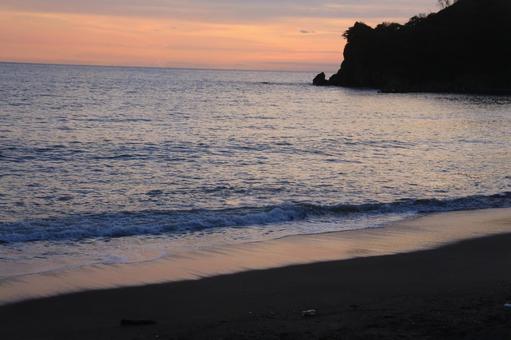 西伊豆町の素晴らしい海岸線の夕陽 西伊豆町の素晴らしい海岸線の夕陽の写真
