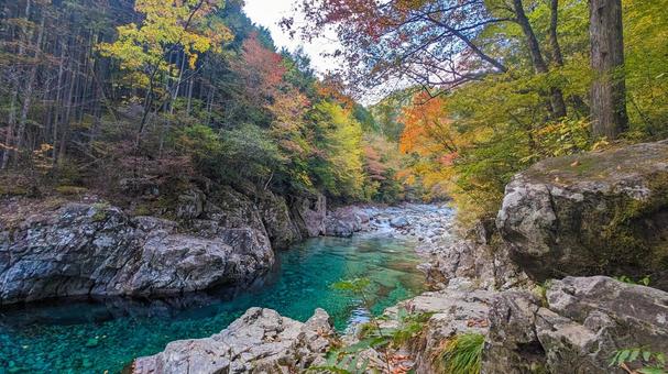 Blue river and autumn scenery, JPG Blue river and autumn scenery, JPG