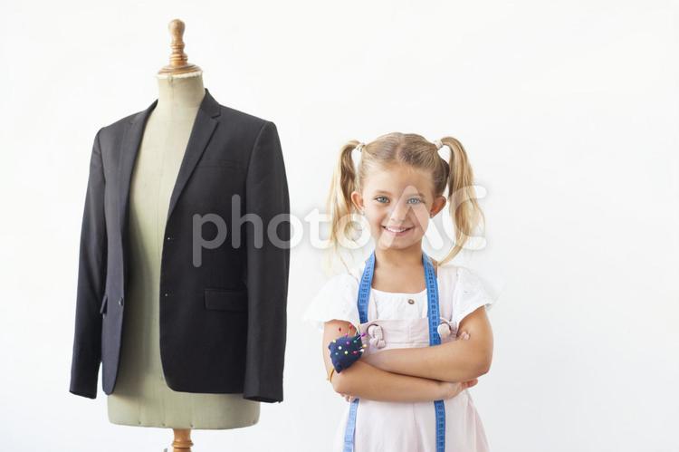 仕立て屋に扮した女の子 子ども,お仕事,職業の写真素材