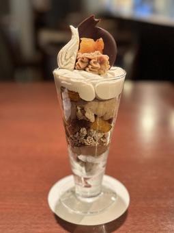 マロンとリンゴのパフェ パフェ,デザート,マロンの写真素材