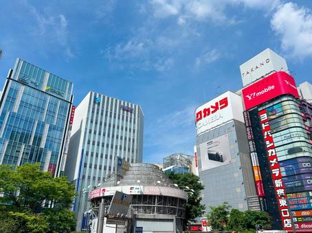 新宿駅東口の風景 新宿駅東口の風景 新宿駅,新宿駅東口,駅周辺の写真素材