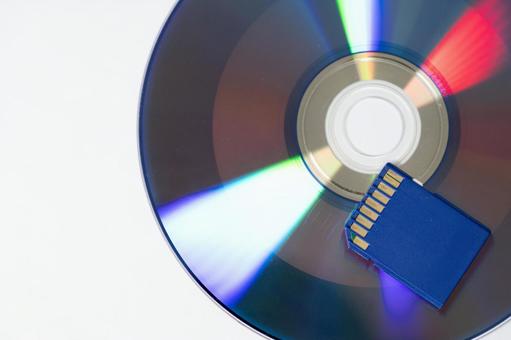 CDとSDカード sdカード,cd,メモリーカードの写真素材