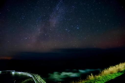 低緯度オーロラ_北海道 石狩厚田 ⑤ 低緯度オーロラ,星空,北海道の写真素材