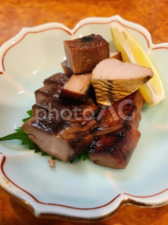 魚の燻製 魚の燻製,魚のスモーク,まぐろ燻製の写真素材