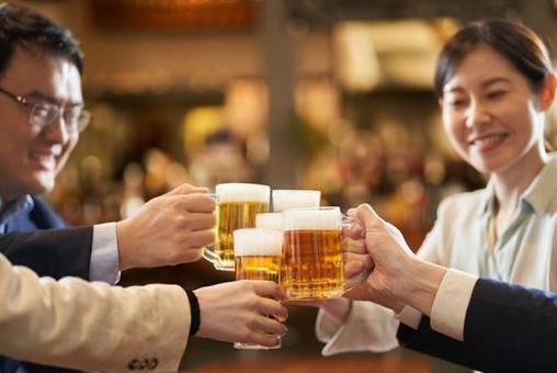 Business person toasting at a banquet, JPG Business person toasting at a banquet, cheers, banquet, drinking party, JPG