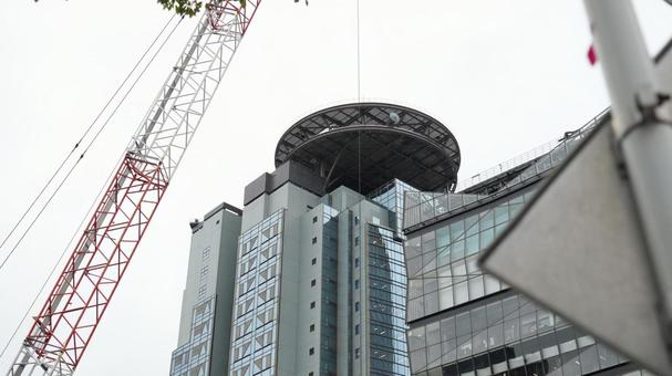 工事現場越しに見るTBSビッグハット 工事現場,tbs,建設の写真素材