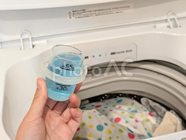 洗濯洗剤と洗濯機 液体洗剤,洗剤,洗濯の写真素材