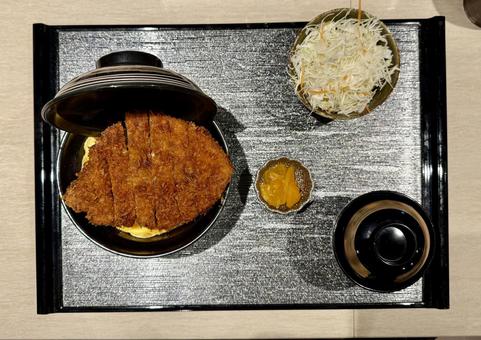 閉じないカツ丼定食 カツ丼,トンカツ,卵の写真素材