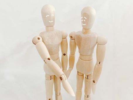 笑顔で親切にするデッサン人形 笑顔で親切にするデッサン人形の写真