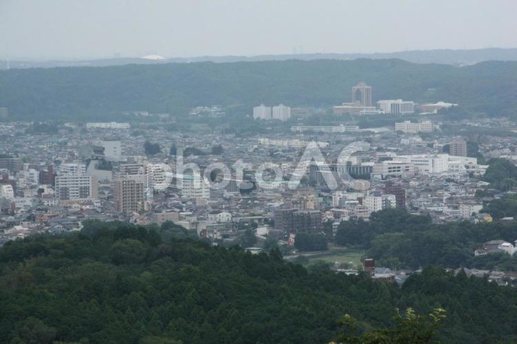 山の上から撮った都市の写真 山,都市,街の写真素材