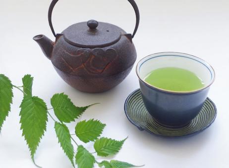 鉄瓶と湯呑み 日本の伝統工芸 鉄瓶と湯呑み 日本の伝統工芸 鉄瓶,急須,日本の写真素材