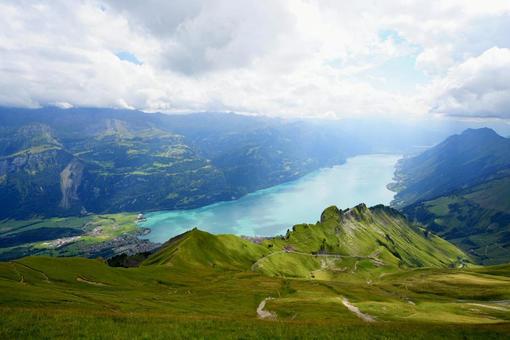 スイスアルプスと湖が織りなす風景 スイスアルプスと湖が織りなす風景 ロートホルン,ブリエンツ湖,スイスの写真素材